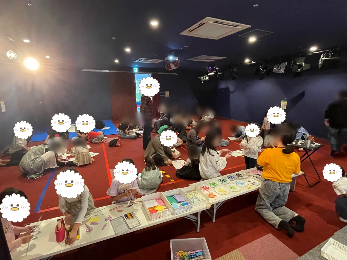 工作を楽しむイベント参加者の様子