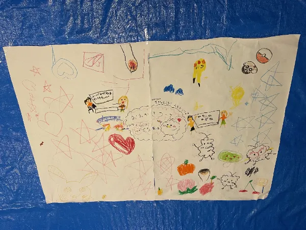 子どもたちが描いた大きな絵